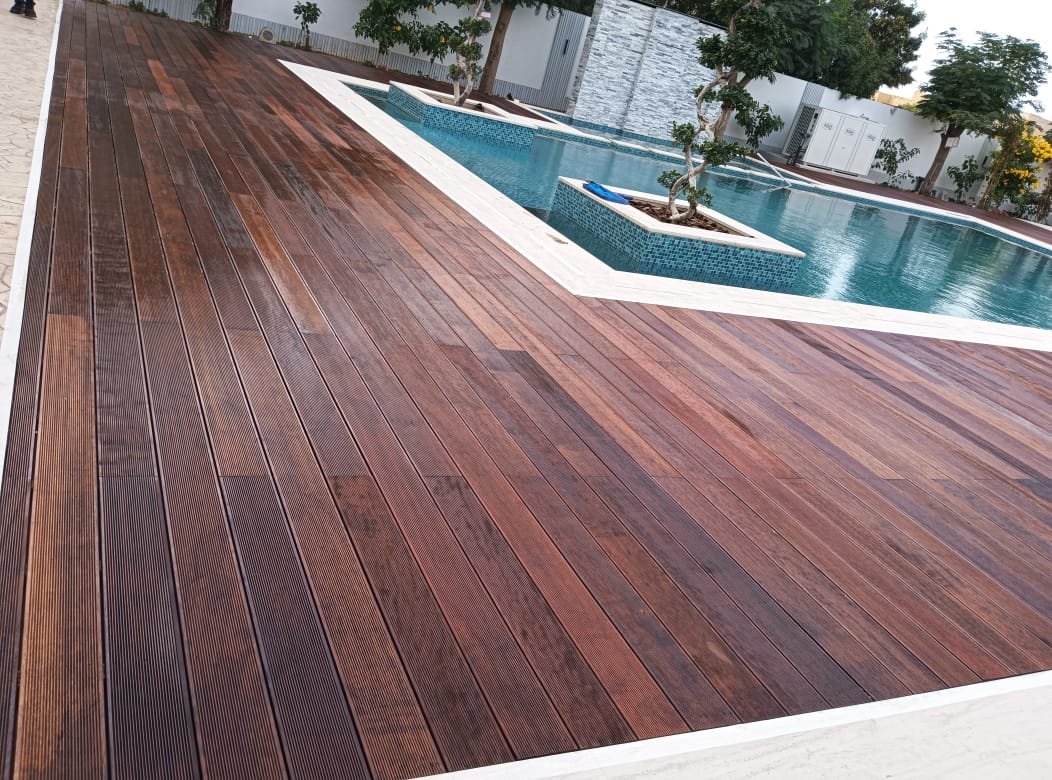 Jumeirah Park — Pool, Water Feature, Decking