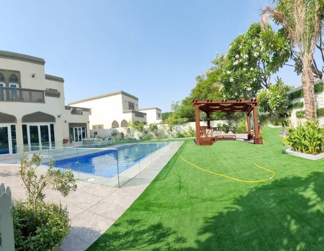 Jumeirah Park — Pool, Fence, Pergola, Turf