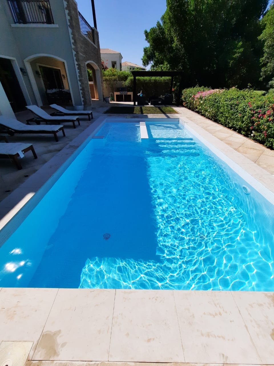 Mira Oasis — Pool, Pergola, BBQ