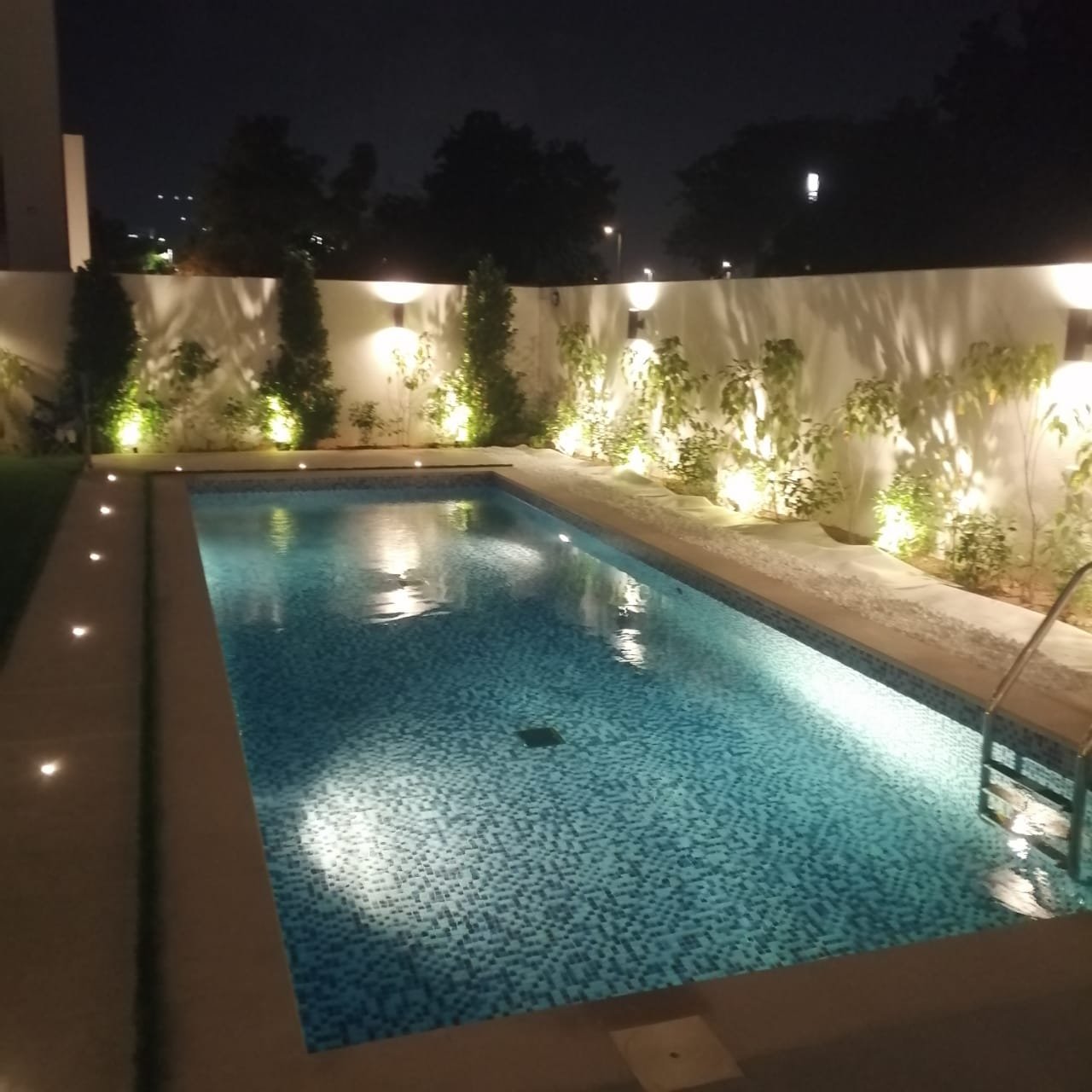 Mudon — Pool and Plantation