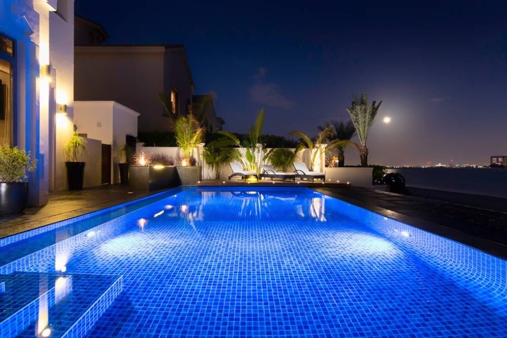 Palm Jumeirah — Pool, Planters, Lights