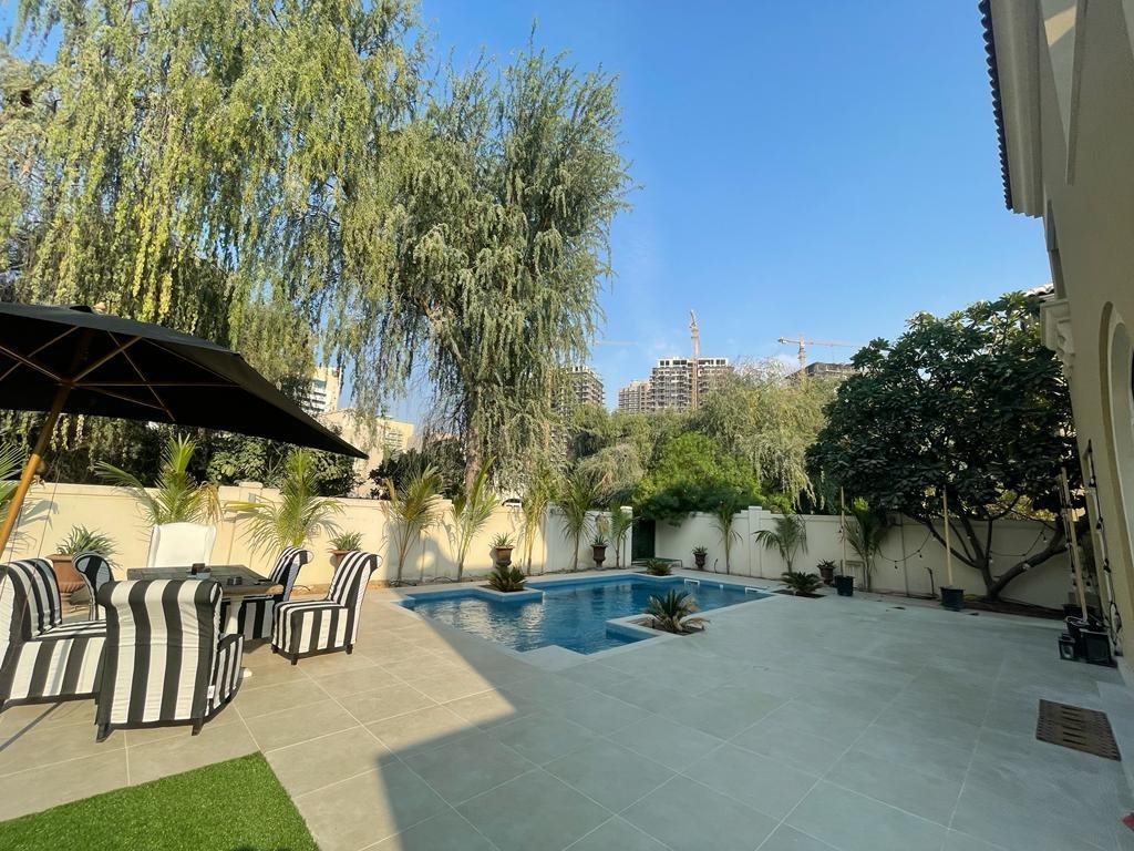 Victory Heights — Pool and Garden